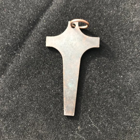 Vintage Metal Cross pendant with Delicate Engraving - Picture 3 of 3